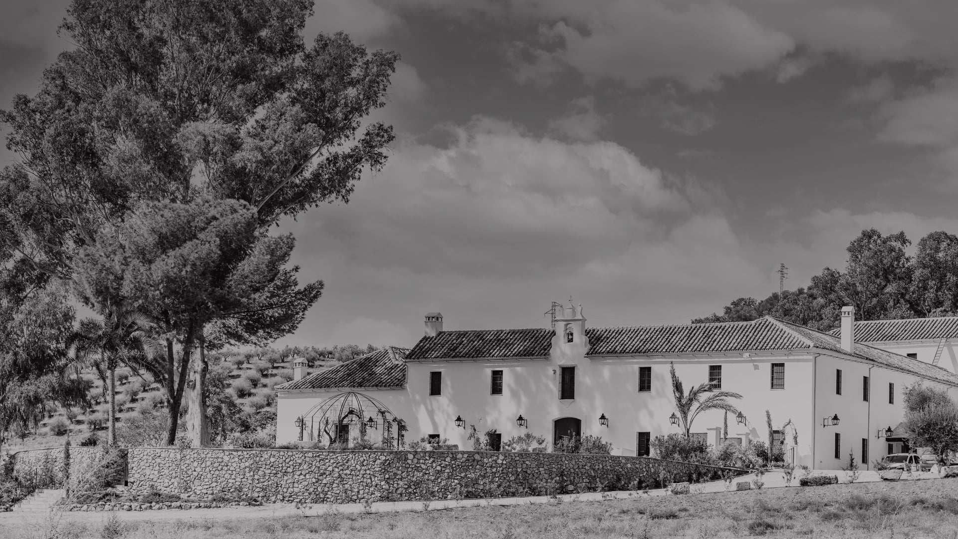 Imagen en blanco y negro del Hotel Corbella