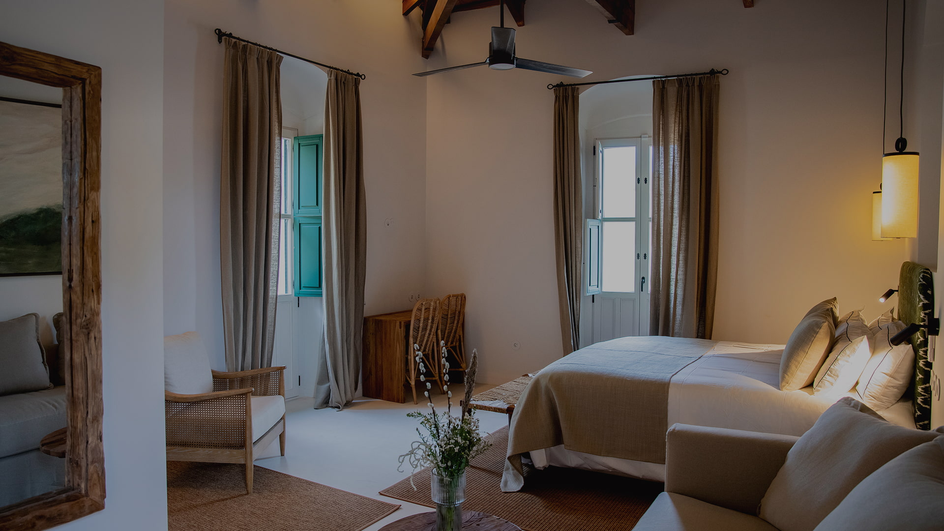 Interior de una de las habitaciones de Hotel Corbella