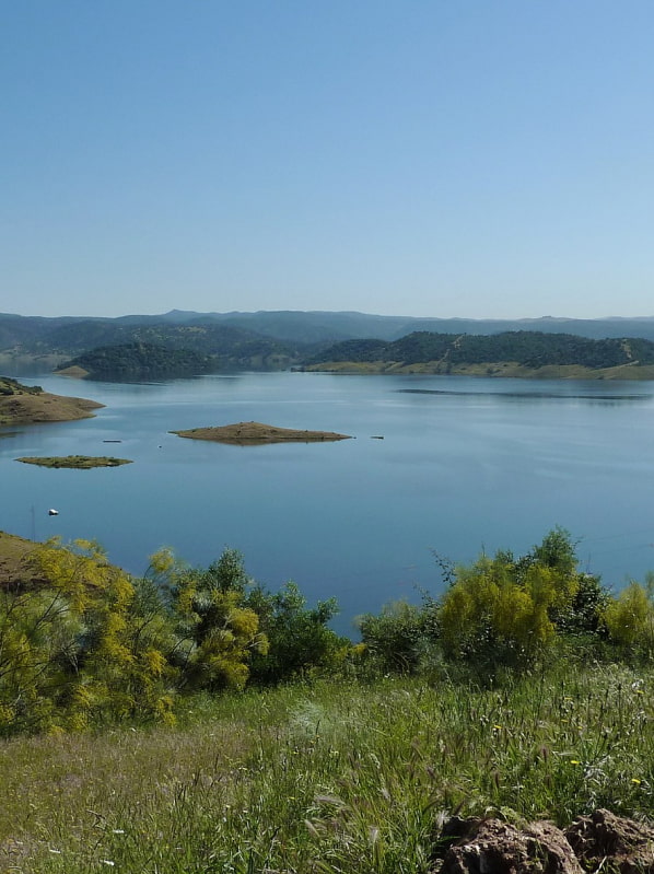 Breña reservoir, whose inland beach has been awarded with the Blue Flag