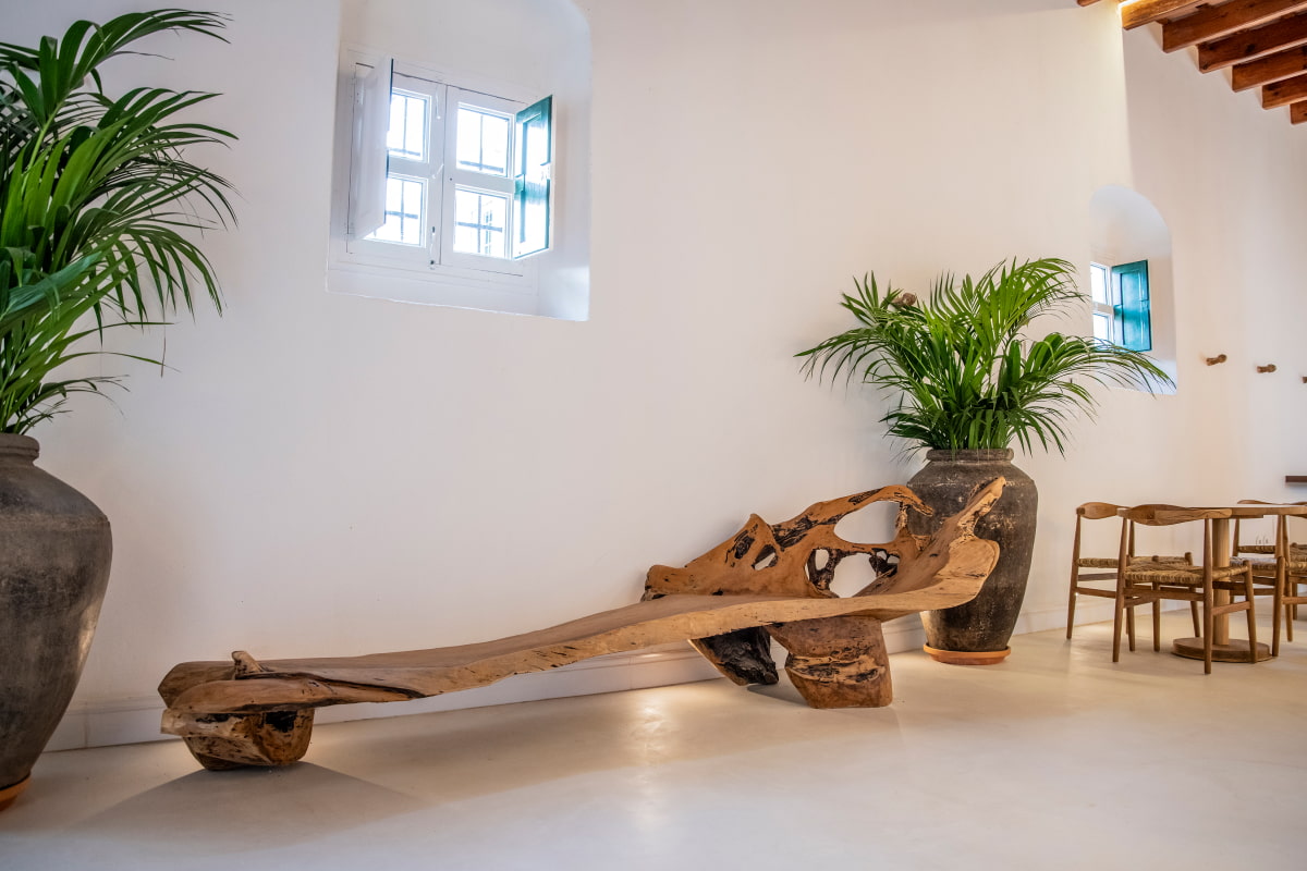 Exclusivo banco de diseño elaborado en madera natural