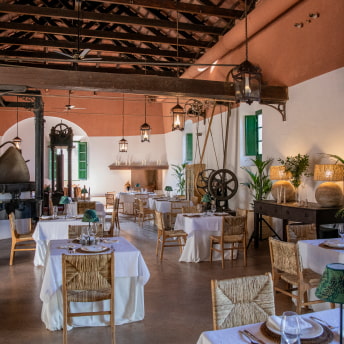 Vista general de la elegante sala de nuestro restaurante
