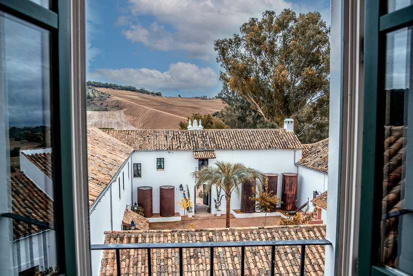 Nuestro patio Patio del Hotel Corbela visto desde una de las habitaciones superiores