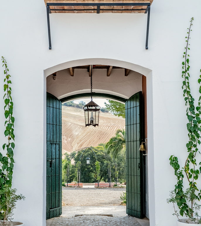 Entrada Hotel Corbella Puerta de acceso a nuestro exclusivo hotel de 5 estrellas