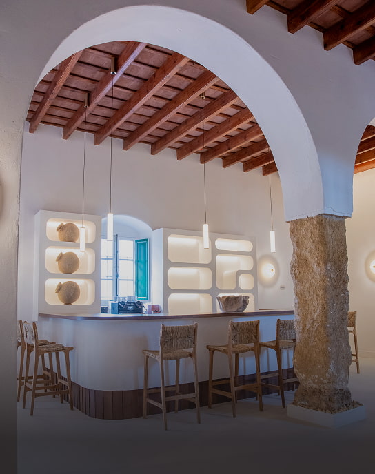 Barra del exclusivo bar de nuestro hotel de 5 estrellas en Córdoba