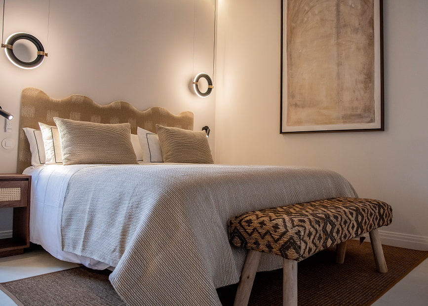 Double bed with upholstered headboard in earth tones