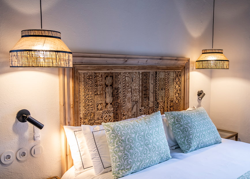 Detail of the headboard of the bed, carved in wood.